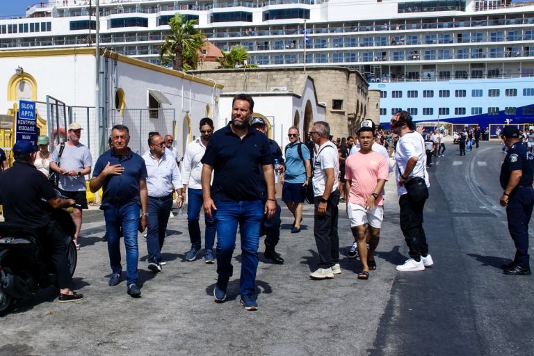 Ρόδος: Διαμαρτυρία για το ισραηλινό κρουαζιερόπλοιο – Ένταση και προσαγωγές