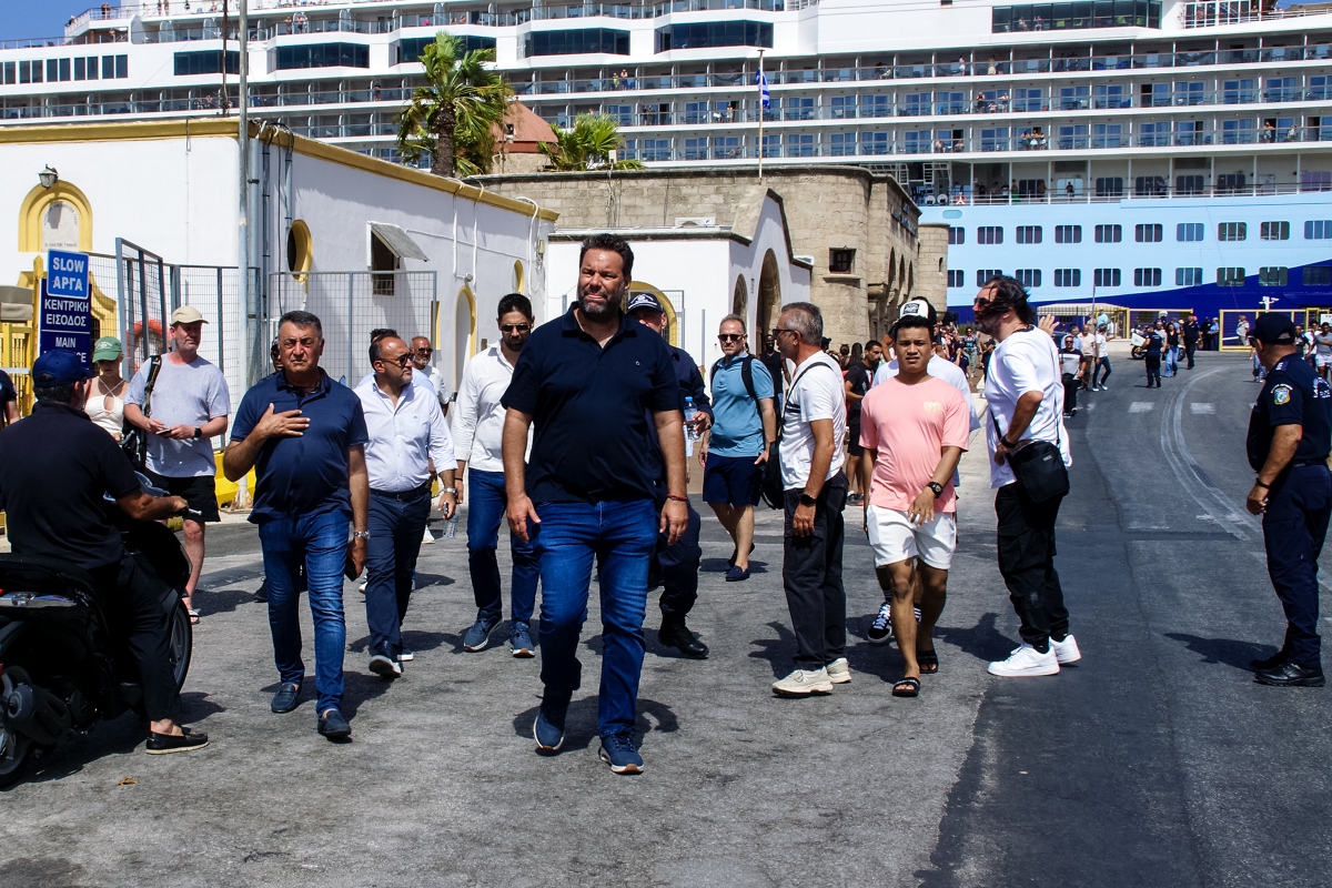 Ρόδος: Διαμαρτυρία για το ισραηλινό κρουαζιερόπλοιο – Ένταση και προσαγωγές