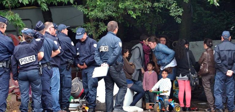 Γαλλία: Η αστυνομία θα συλλαμβάνει μετανάστες που εισέρχονται παράνομα στη χώρα
