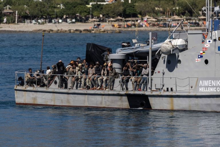 Κατατέθηκε η τροπολογία για την αναστολή της υποβολής αιτήσεων ασύλου και ψηφίζεται την Πέμπτη