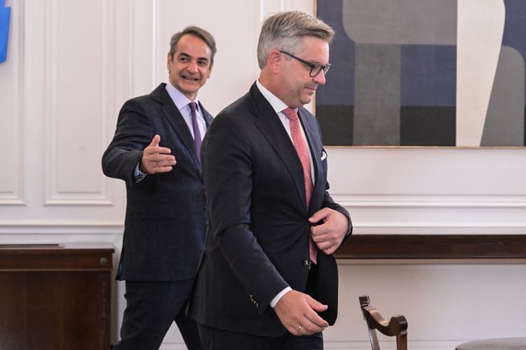 Μητσοτάκης – Μπρούνερ στο Μαξίμου: Κλειδί οι επιστροφές στο νέο Σύμφωνο για τη Μετανάστευση