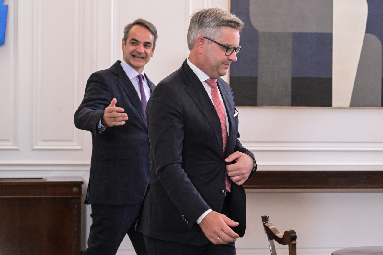 Μητσοτάκης – Μπρούνερ στο Μαξίμου: Κλειδί οι επιστροφές στο νέο Σύμφωνο για τη Μετανάστευση