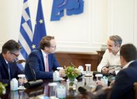Συνάντηση Μητσοτάκη με τον διευθύνοντα σύμβουλο της RWE-Στο επίκεντρο φωτοβολταϊκά και επενδυτικές ευκαιρίες Συνάντηση Μητσοτάκη με τον διευθύνοντα σύμβουλο της RWE-Στο επίκεντρο φωτοβολταϊκά και επενδυτικές ευκαιρίες