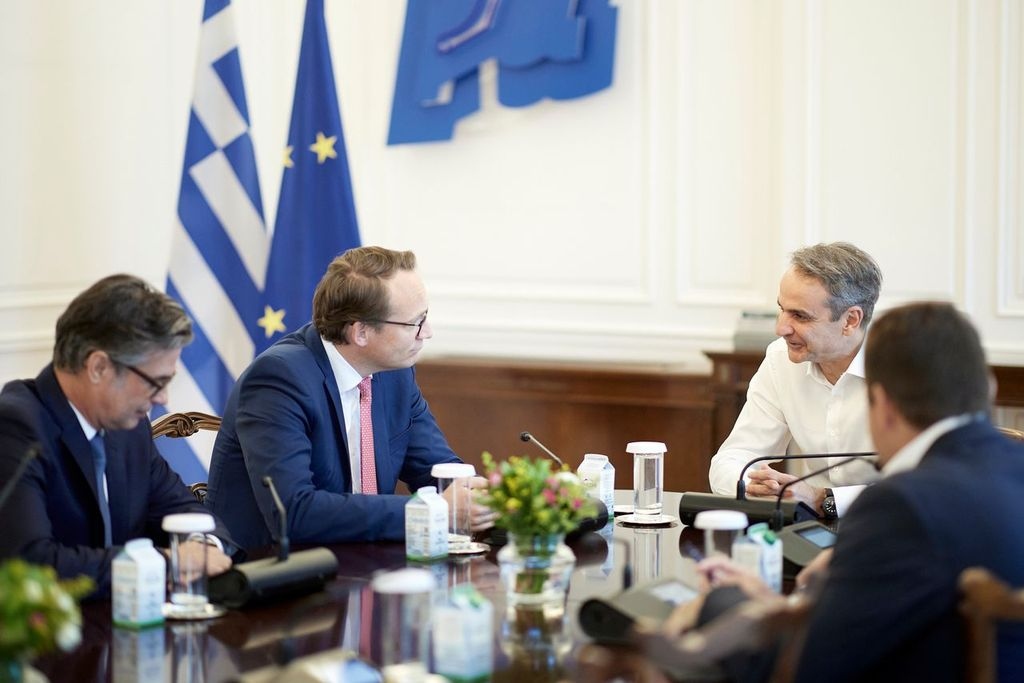 Συνάντηση Μητσοτάκη με τον διευθύνοντα σύμβουλο της RWE-Στο επίκεντρο φωτοβολταϊκά και επενδυτικές ευκαιρίες