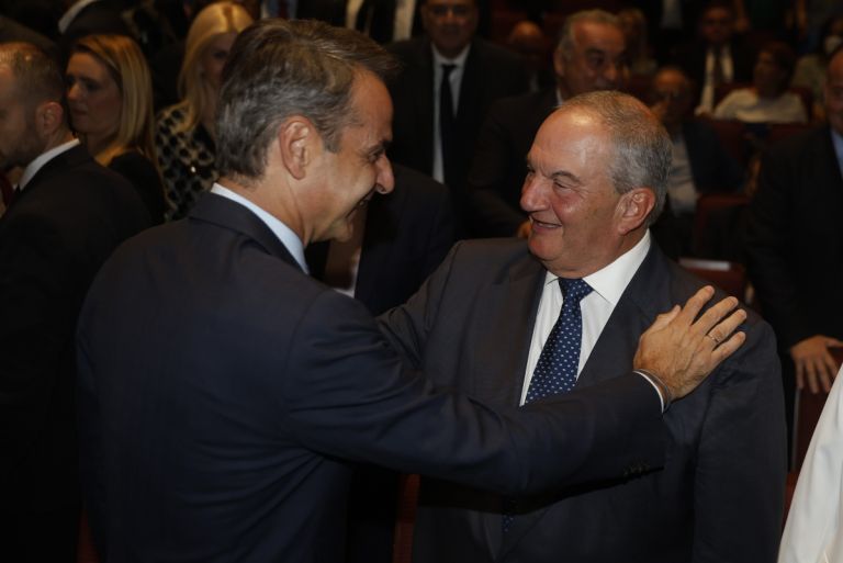«Ρήξη κορυφής στη ΝΔ: Ο Μητσοτάκης “τελειώνει” τον Καραμανλή – Φωτιά στο εσωκομματικό τοπίο»
