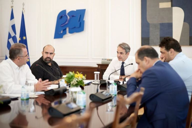Μητσοτάκης – Δήμαρχος Κυθήρων: Σχέδιο ανασυγκρότησης με πρότυπο τη Βόρεια Εύβοια