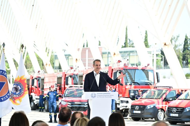 Μητσοτάκης για τα νέα οχήματα στην Πυροσβεστική: Καθημερινά η πατρίδα προοδεύει,κάνει βήματα μπροστά