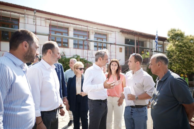 Μητσοτάκης στο Καρπενήσι: 430 σχολεία θα αναβαθμιστούν τον Σεπτέμβριο με το πρόγραμμα «Μαριέττα Γιαννάκου»