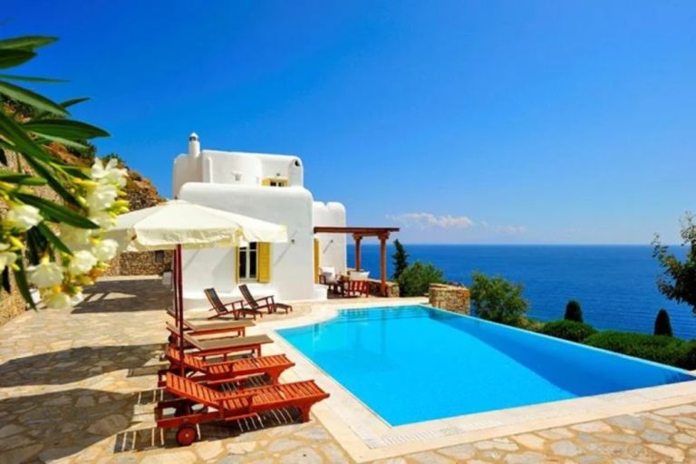 Μεγαλύτερες οι αυξήσεις τιμών για τις βίλες στις Κυκλάδες