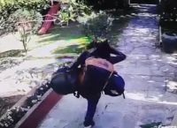 Σύντροφος της οικιακής βοηθού ο διαρρήκτης με τη λεία 200.000 ευρώ από σπίτι στη Νέα Ερυθραία -Πώς το έστησαν Σύντροφος της οικιακής βοηθού ο διαρρήκτης με τη λεία 200.000 ευρώ από σπίτι στη Νέα Ερυθραία -Πώς το έστησαν