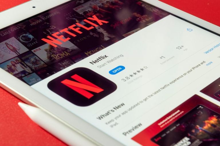 Το Netflix ετοιμάζει τρέιλερ κομμένα στα μέτρα σου – Και σειρές που θα διαλέγουν μόνες τους τι να σου δείξουν