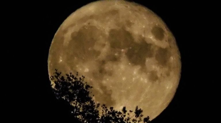 Πανσέληνος Ιουλίου [10/07/25]: Φέρνει κύμα αλλαγών και 3 Ζώδια θα δουν την ερωτική τους ζωή να αναστατώνεται