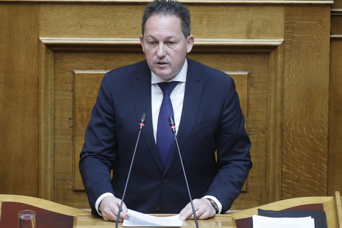 Πέτσας «τελειώνει» την αντιπολίτευση: «Νονός ο Μητσοτάκης; Ντροπή σας!» [pics,vid]