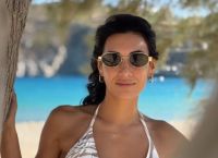 «Καίει» η Σαμαρά στην Ικαρία – Έβαλε μπικίνι και τους… άφησε όλους άφωνους! [pics]