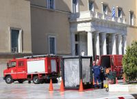 Ύποπτος φάκελος έξω από τη Βουλή – Μεγάλη κινητοποίηση των Αρχών Ύποπτος φάκελος έξω από τη Βουλή – Μεγάλη κινητοποίηση των Αρχών