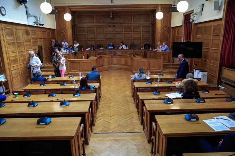 Ολοκληρώθηκε η προκαταρκτική για τον Κώστα Αχ. Καραμανλή – Εγκρίθηκε το πόρισμα της ΝΔ για τα Τέμπη