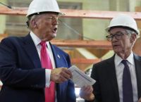Έντονη δημόσια συζήτηση μεταξύ Τραμπ και προέδρου της FED για οικονομικά ζητήματα Έντονη δημόσια συζήτηση μεταξύ Τραμπ και προέδρου της FED για οικονομικά ζητήματα