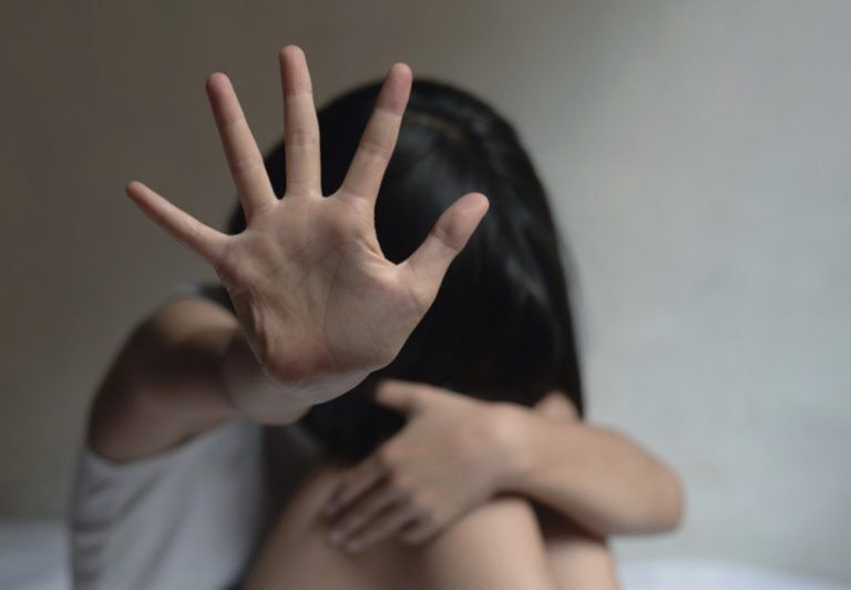 Δύο ανήλικοι και ένας ενήλικας Ρομά κατηγορούνται ότι βίασαν ομαδικά τη 14χρονη στον Πειραιά