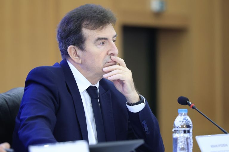 Χρυσοχοΐδης: Αδύνατη η διαχείριση χιλιάδων μεταναστών από τη χώρα