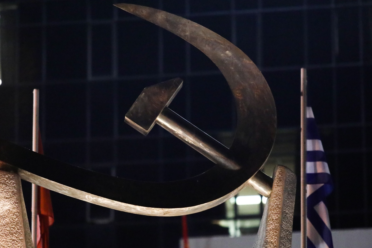 ΚΚΕ: «Ο Μητσοτάκης σιωπά για τα μεγάλα οικονομικά συμφέροντα που αξιοποιούν εγκληματικές δραστηριότητες»