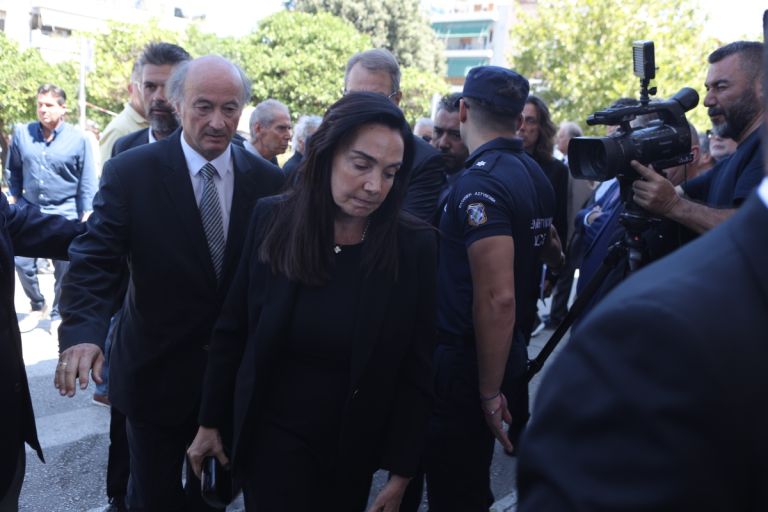 Κηδεία Λένας Σαμαρά: Συντετριμμένοι ο Αντώνης και η Γεωργία Σαμαρά [pics]