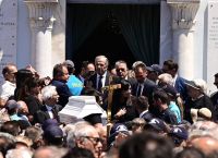 Κηδεία Λένας Σαμαρά: Ο τελευταίος αποχαιρετισμός στην κόρη του Αντώνη Σαμαρά-Βαθιά οδύνη Κηδεία Λένας Σαμαρά: Ο τελευταίος αποχαιρετισμός στην κόρη του Αντώνη Σαμαρά-Βαθιά οδύνη