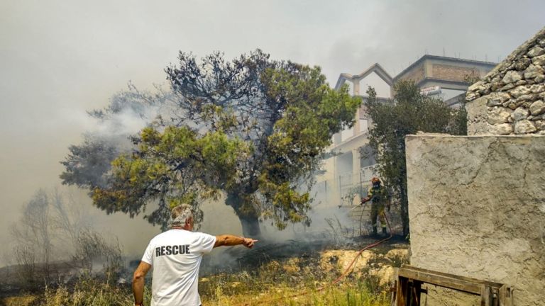 Ζάκυνθος: Σε κατάσταση έκτακτης ανάγκης Αρτεμίσιο και Λαγανάς λόγω της μεγάλης πυρκαγιάς