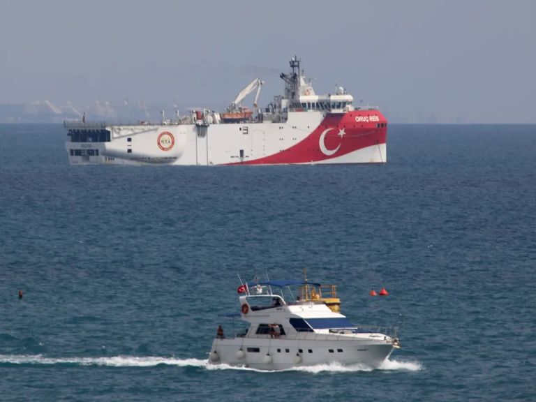 Μηνύματα έντασης από την Άγκυρα για καλώδια, έρευνες και ΑΟΖ στην Ανατολική Μεσόγειο