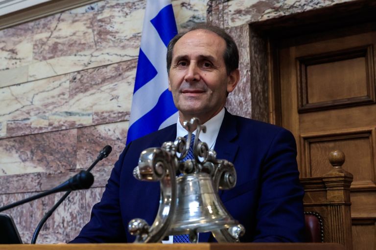 Το υπουργείο Υγείας για τον αιφνίδιο θάνατο του Απ. Βεσυρόπουλου