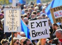 Bregret: Μετάνιωσαν οι Βρετανοί για το Brexit; Bregret: Μετάνιωσαν οι Βρετανοί για το Brexit;