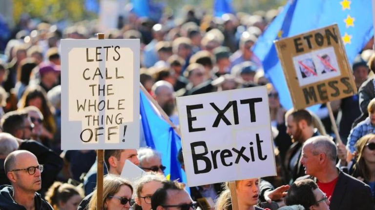 Bregret: Μετάνιωσαν οι Βρετανοί για το Brexit;