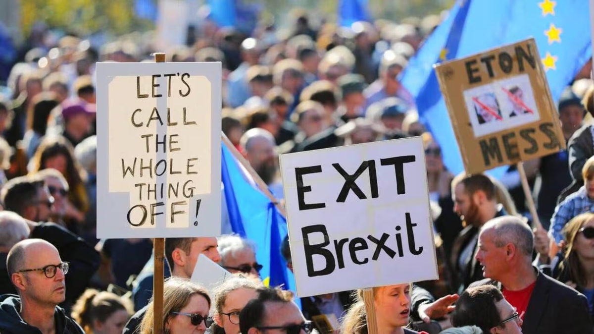 Bregret: Μετάνιωσαν οι Βρετανοί για το Brexit;