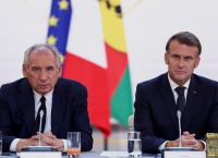 Η Γαλλία στο χείλος του γκρεμού Η Γαλλία στο χείλος του γκρεμού