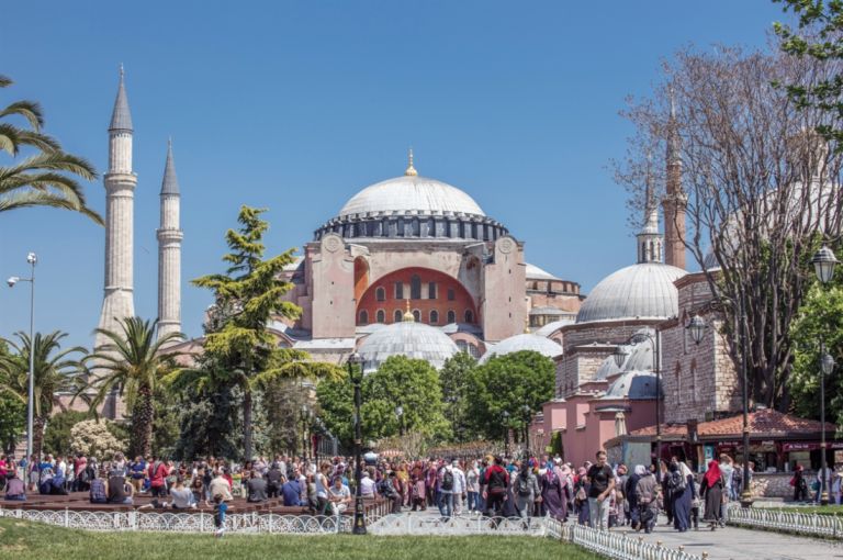 Τουρκία: “Βουτιά” της τουριστικής κίνησης τον Ιούλιο