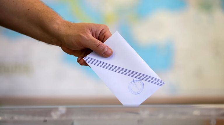 Προς αλλαγή του εκλογικού νόμου με “χώρα – σκιάχτρο” τη Γαλλία