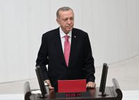 Σκάνδαλο με πλαστά έγγραφα στην Τουρκία: Διπλώματα, επίθεση στην αντιπολίτευση και κοινωνική αναταραχή Σκάνδαλο με πλαστά έγγραφα στην Τουρκία: Διπλώματα, επίθεση στην αντιπολίτευση και κοινωνική αναταραχή