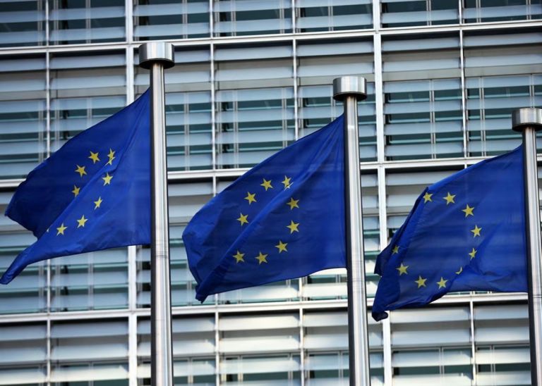 EE: Οι Ουκρανοί πρέπει να μπορούν “να αποφασίσουν για το μέλλον τους”