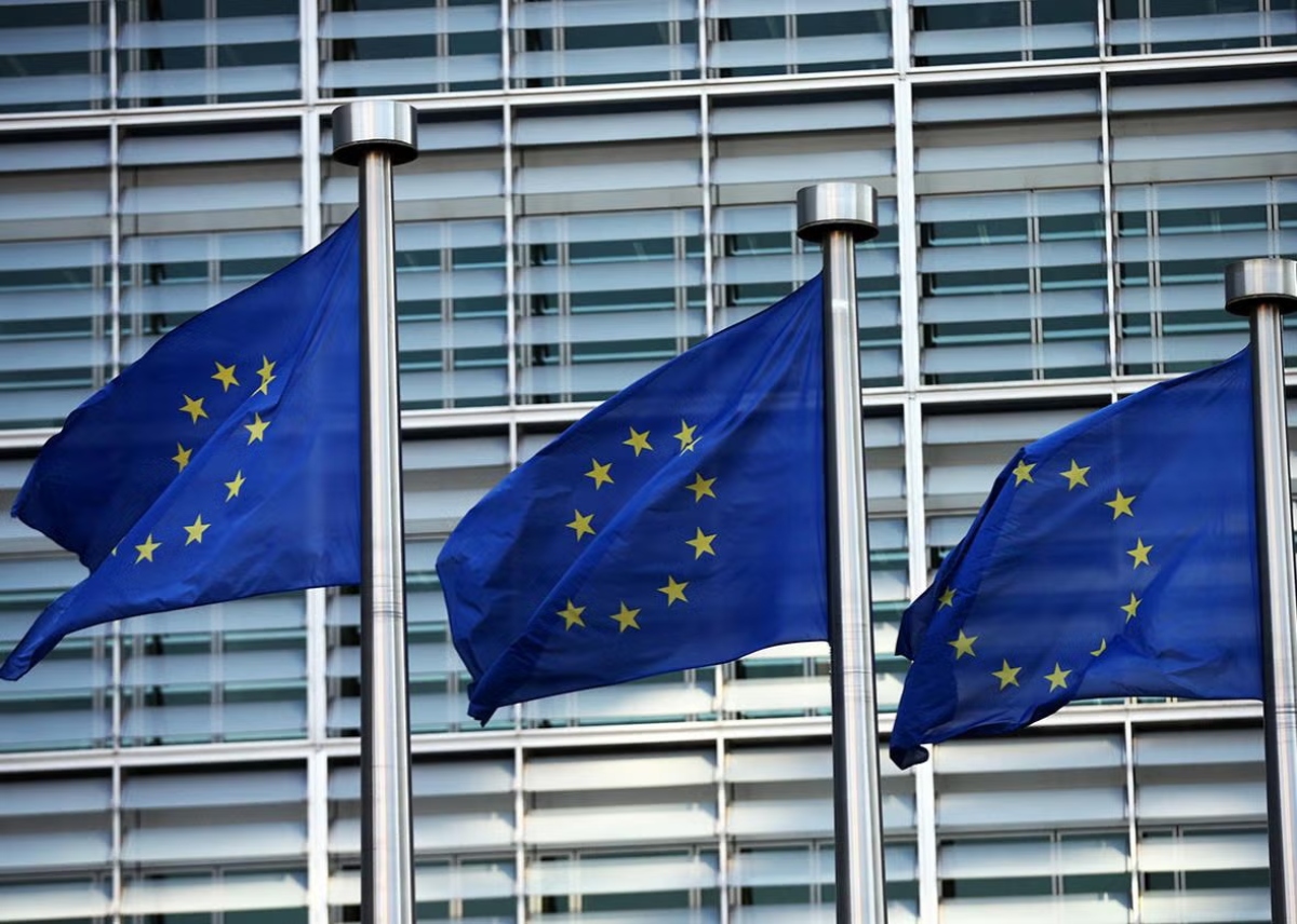 EE: Οι Ουκρανοί πρέπει να μπορούν “να αποφασίσουν για το μέλλον τους”