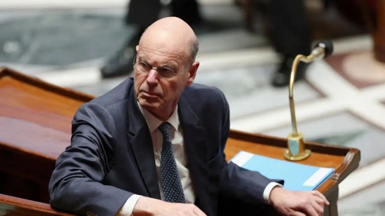 Σε δεινή θέση η Γαλλία: Ανοιχτό το ενδεχόμενο προσφυγής στο ΔΝΤ, προειδοποιεί ο ΥΠΟΙΚ