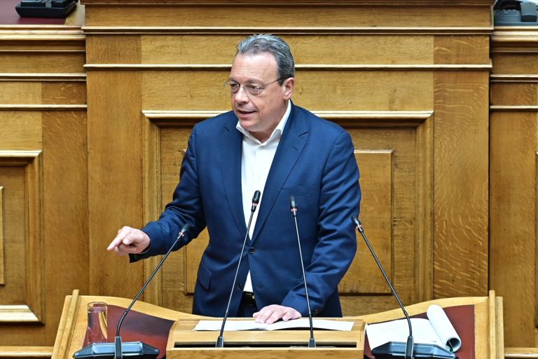 ΣΥΡΙΖΑ για χρέη ΝΔ: Ως πότε θα ανεχόμαστε τις γαλάζιες ακρίδες;