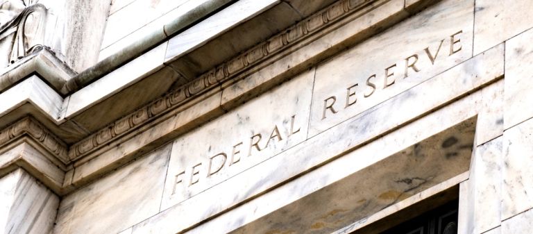 Η UniCredit για την πιθανή άλωση της Fed από τον Τραμπ και ενδεχόμενες συνέπειες στις αγορές