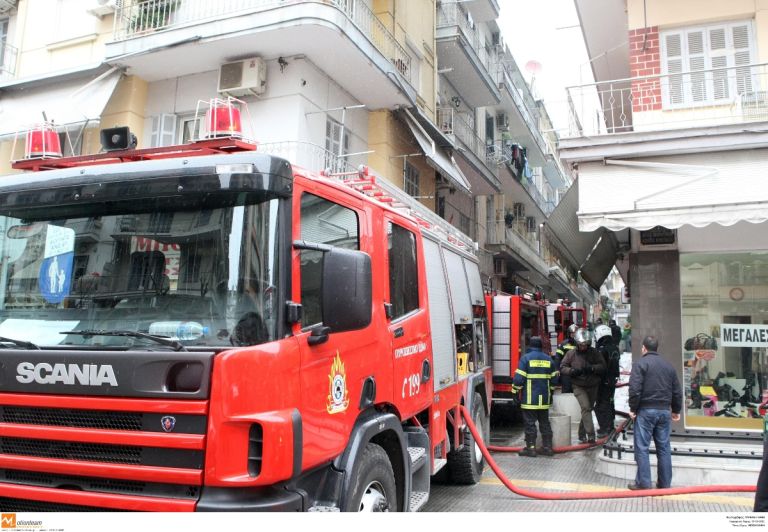 Φωτιά σε εργοστάσιο ανακυκλώσιμων υλικών στο Αιγάλεω