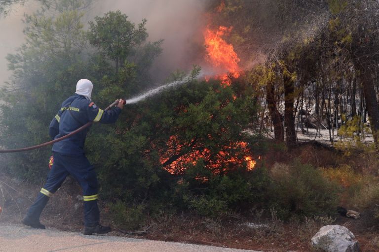 Επιστρέφουν τα 40άρια, επιμένουν τα μελτέμια έως την Τετάρτη