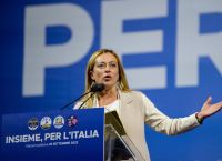 Η Μελόνι ξαναφέρνει τη γέφυρα του στενού της Μεσσήνης Η Μελόνι ξαναφέρνει τη γέφυρα του στενού της Μεσσήνης