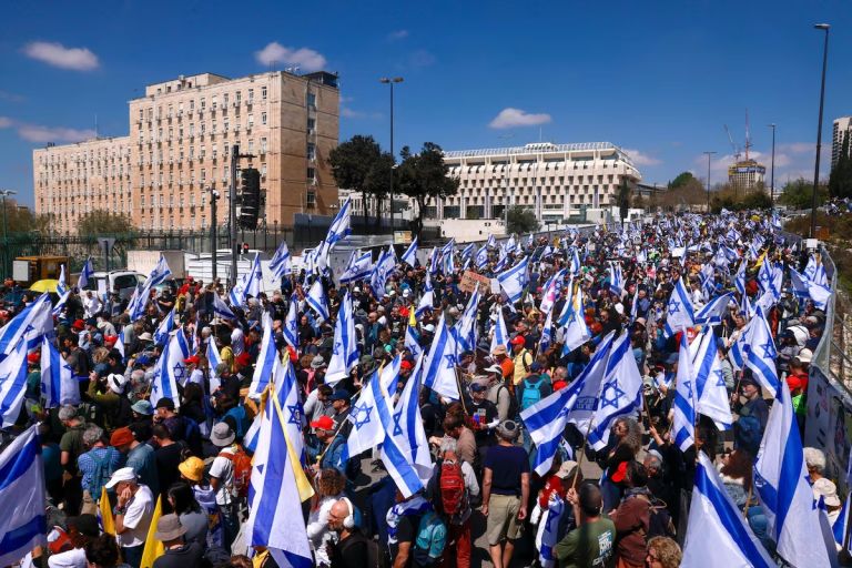 Χιλιάδες Ισραηλινοί στους δρόμους υπέρ του τερματισμού του πολέμου