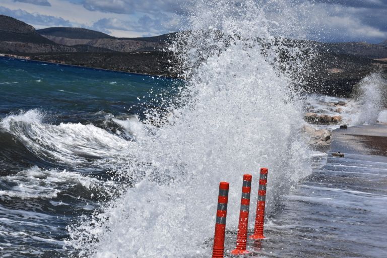 Καιρός: 39 βαθμοί με ισχυρούς ανέμους