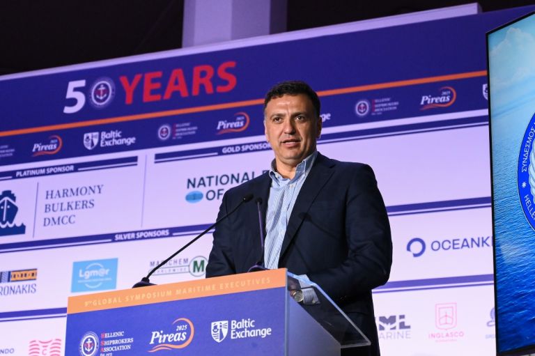 Κικίλιας: Νέες εκπτώσεις και δωρεάν μετακινήσεις για νησιώτες