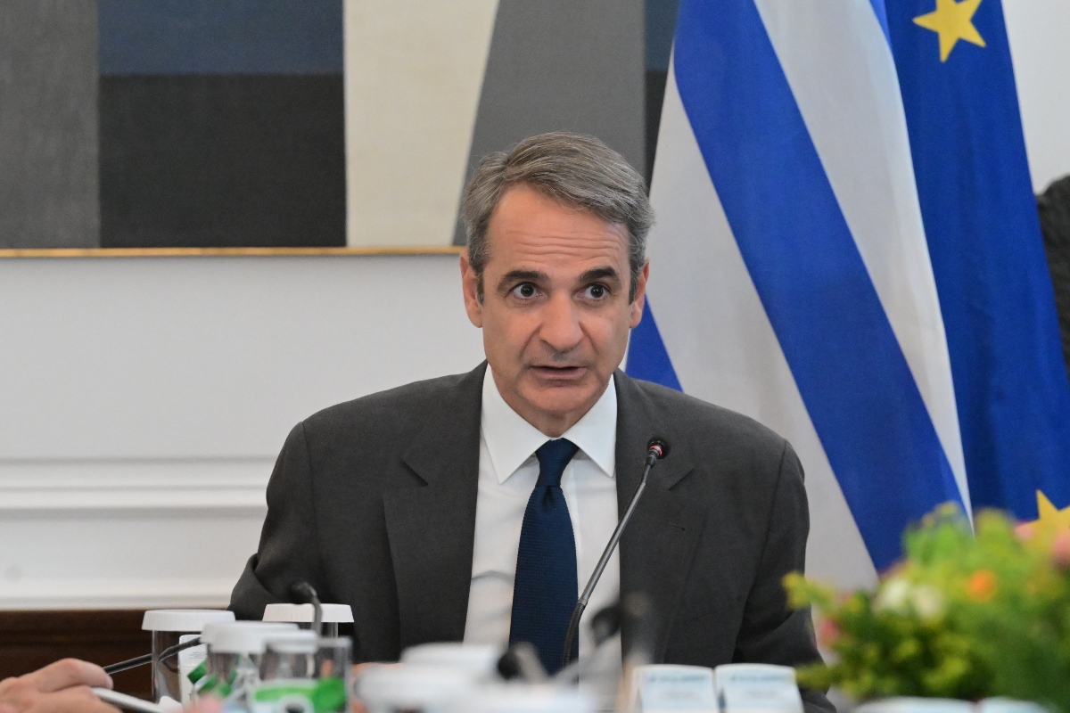 Η κυβέρνηση σε συμπληγάδες ανάμεσα σε ελληνοτουρκικά και ΟΠΕΚΕΠΕ