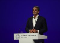 “Να μη γίνουμε Γαλλία” – Το μήνυμα σταθερότητας του πρωθυπουργού “Να μη γίνουμε Γαλλία” – Το μήνυμα σταθερότητας του πρωθυπουργού