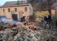 LA: Πάμπλουτοι αγοράζουν τα οικόπεδα καμένων σπιτιών LA: Πάμπλουτοι αγοράζουν τα οικόπεδα καμένων σπιτιών